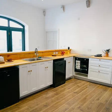 The Coach House At Ballinderry Park 招待所 巴利纳斯洛