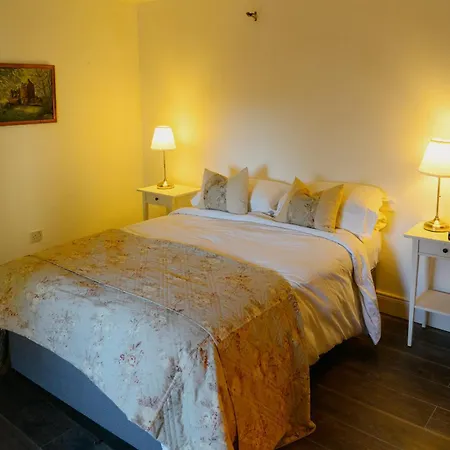 The Coach House At Ballinderry Park *